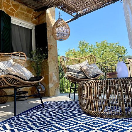 Villa Aspros - traditionell, ruhig und strandnah Liapades Exterior foto