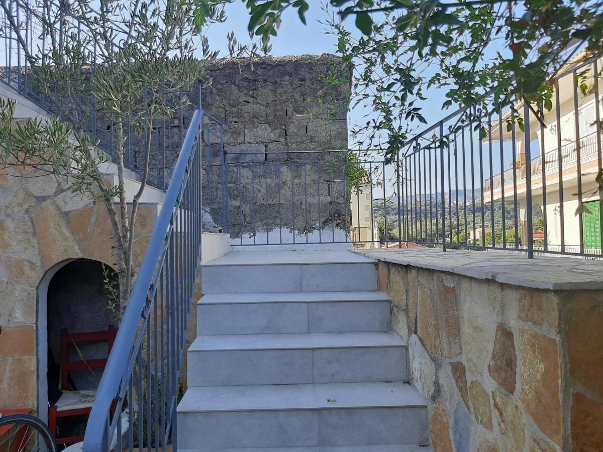Villa Aspros - traditionell, ruhig und strandnah Liapades Exterior foto