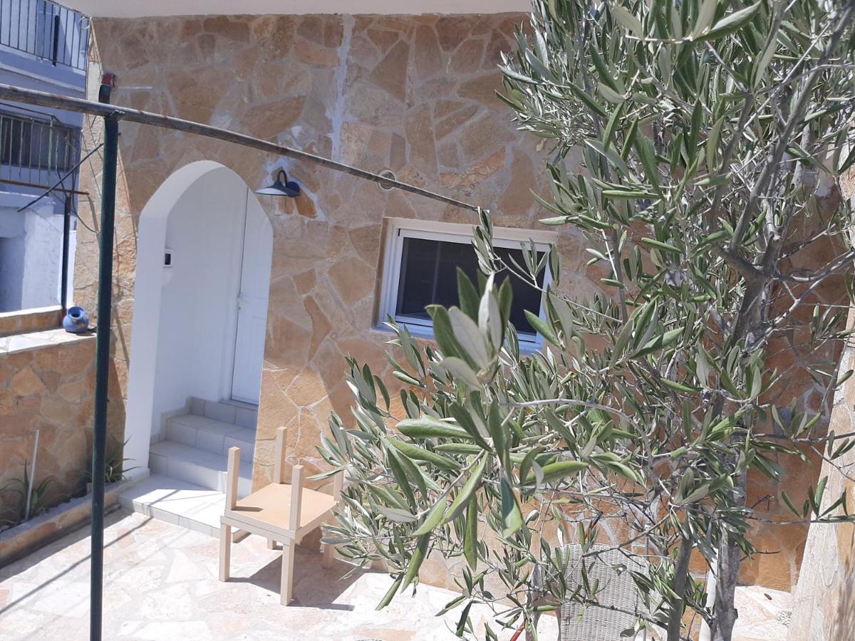 Villa Aspros - traditionell, ruhig und strandnah Liapades Exterior foto