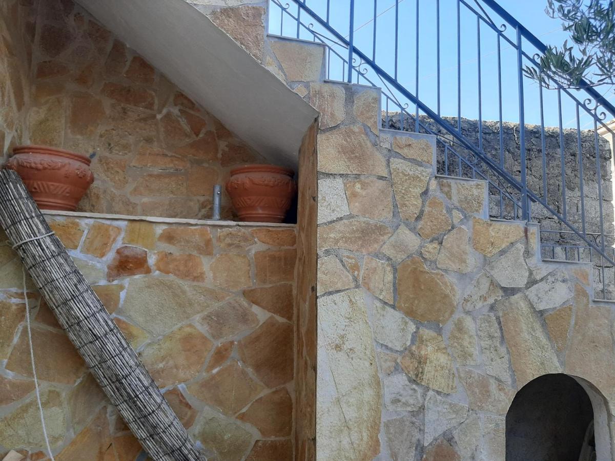 Villa Aspros - traditionell, ruhig und strandnah Liapades Exterior foto